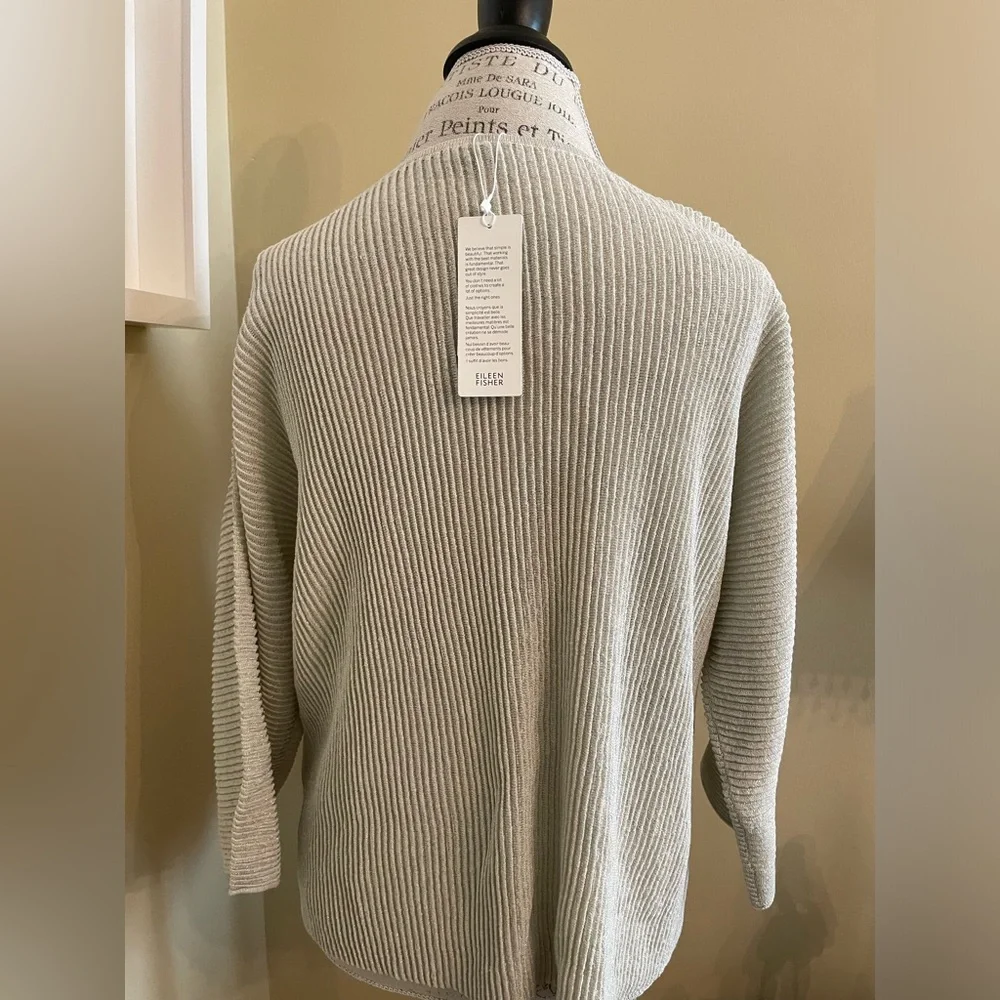 Beautiful sweater - Picture 3 of 4